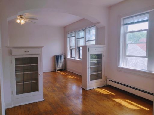 @@@@ $500 Off! Beautiful Top-Floor 2BR- Equally-Sized Bedrooms, Courtyard View, av ASAP, 9/1 – photo 1