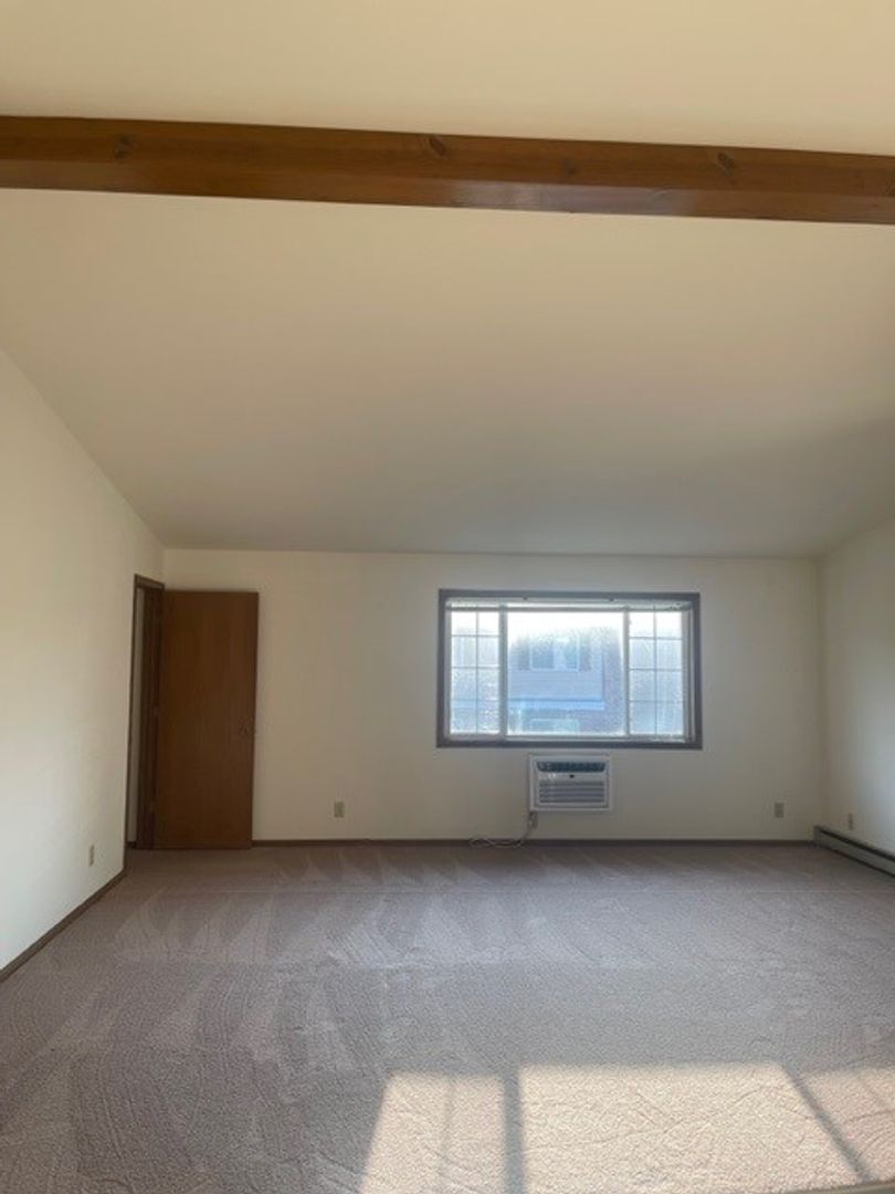 W201N16574 Hemlock Street 7, Jackson, WI 53037