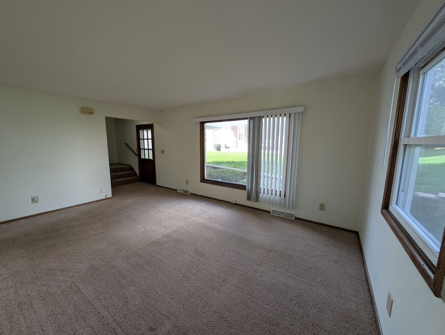 Brookfield Apartment: 1345 Dover Place