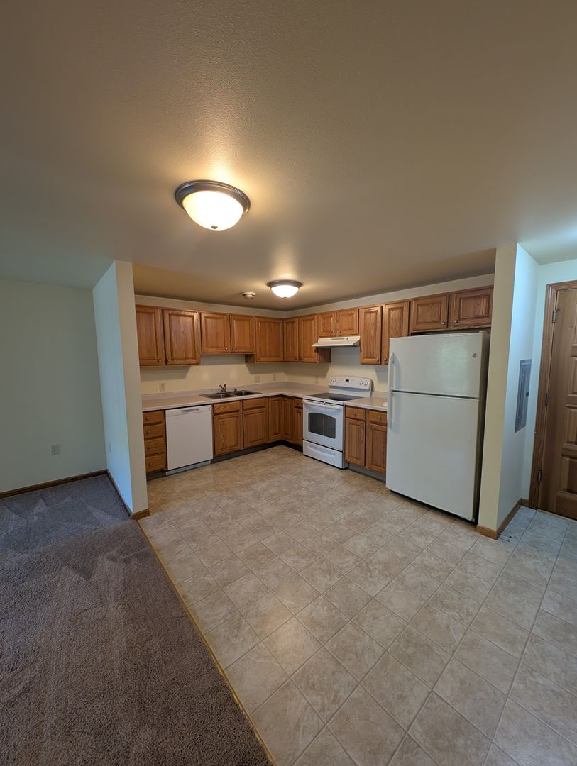 Green Bay Apartment: 2970 Mossy Oak Cir