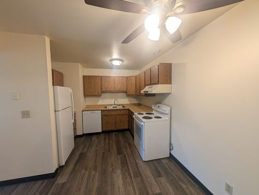 Lower 2 Bedroom Apartment – photo 1