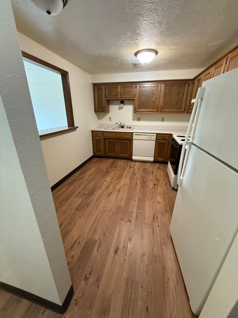 DePere Apartment: 1901 Ridgeway Dr