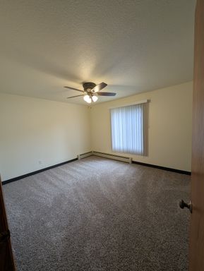 Sunny Corner Upper 2 Bedroom Apartment – photo 1