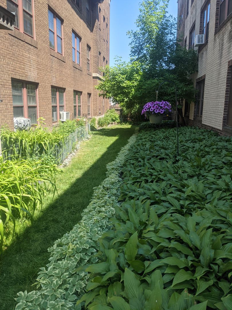 Milwaukee Apartment: 2957 N Bartlett Ave