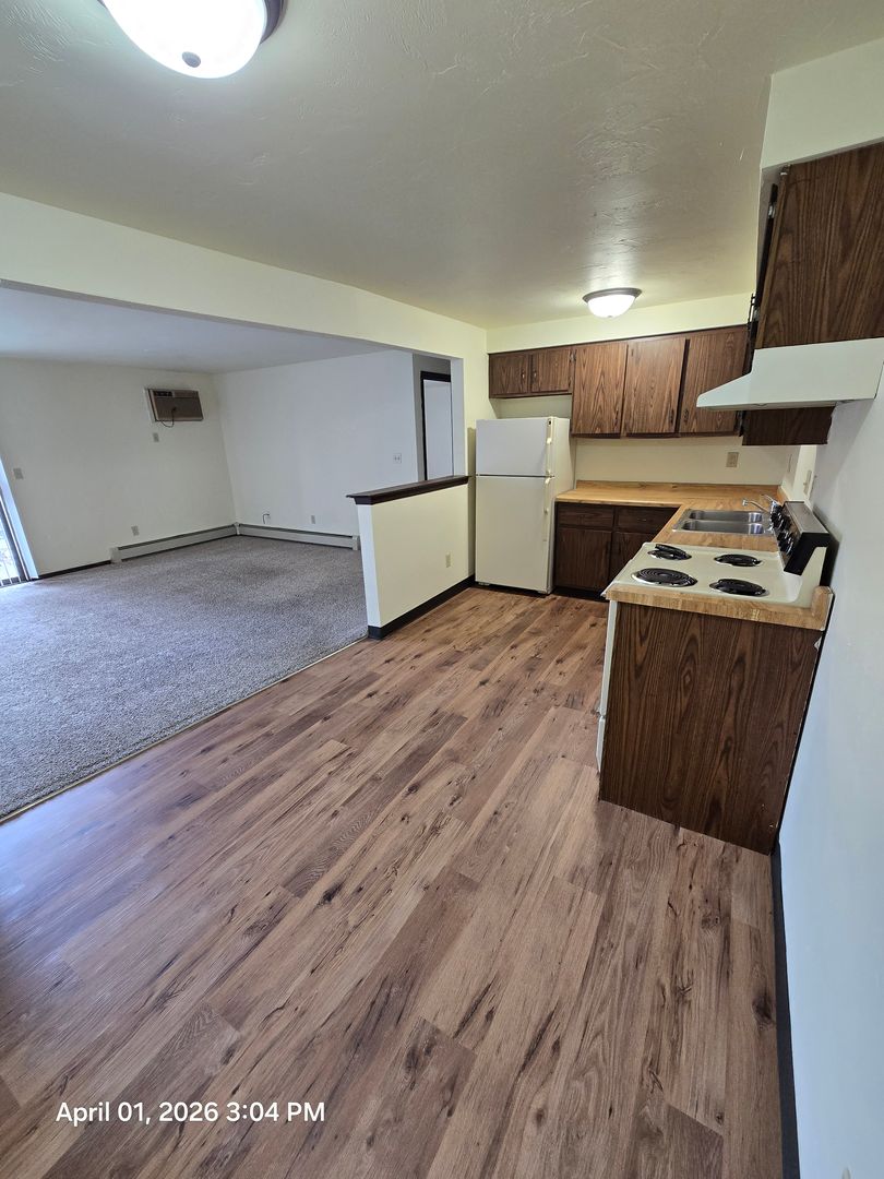 Green Bay Apartment: 1398 Kingston Terrace