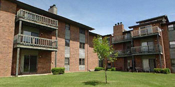 Upper Floor 2 Bedroom w/ Large Balcony – photo 1