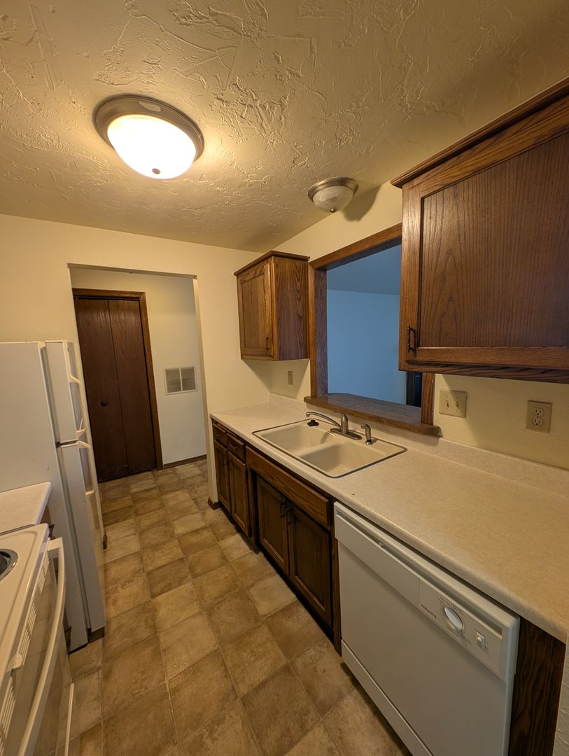 Green Bay Apartment: 2970 Mossy Oak Cir