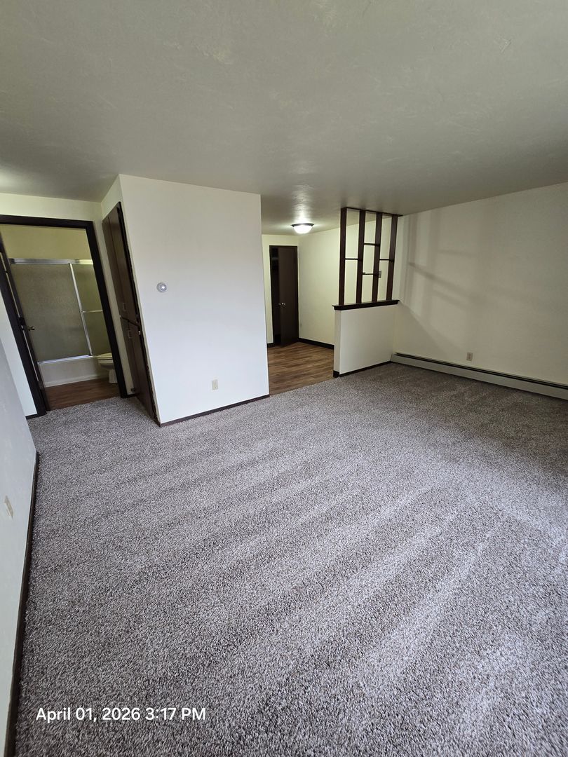 Green Bay Apartment: 1398 Kingston Terrace