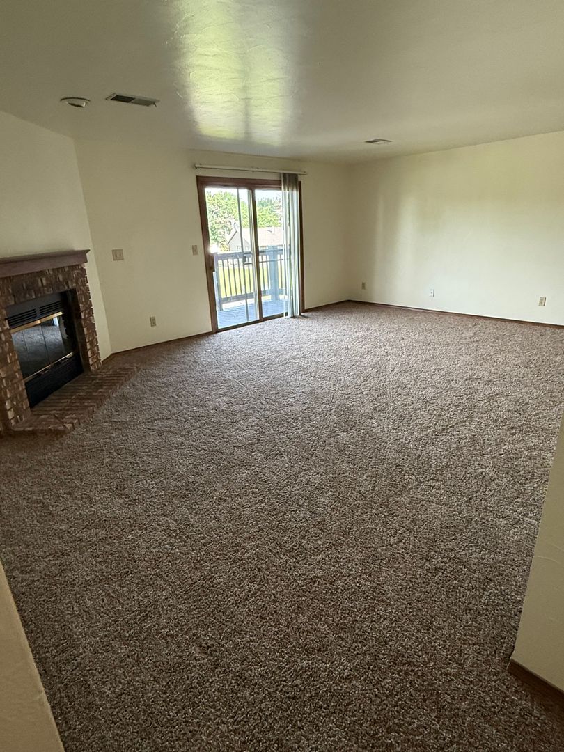 DePere Apartment: 1901 Ridgeway Dr