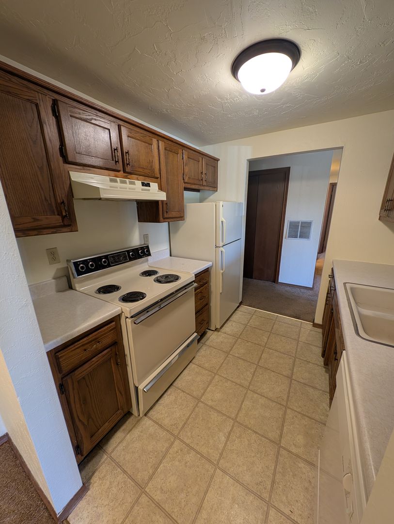 Green Bay Apartment: 2970 Mossy Oak Cir