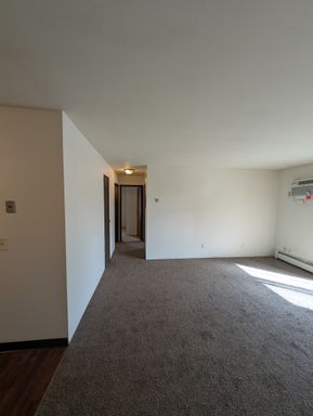 Convenient Lower 2 Bedroom Apartment – photo 1