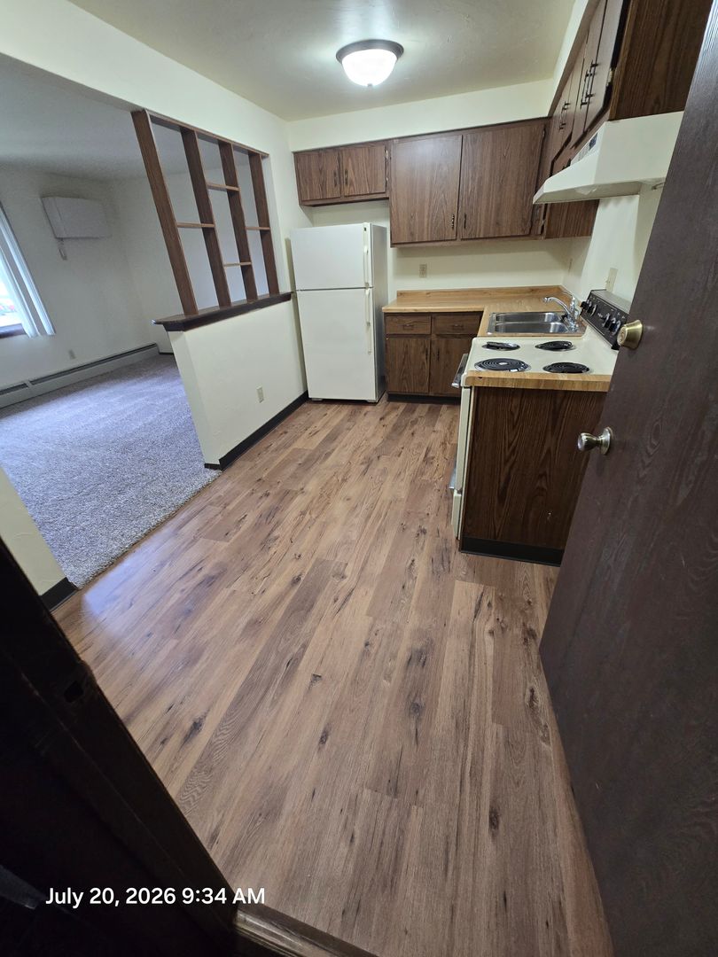 Green Bay Apartment: 1398 Kingston Terrace