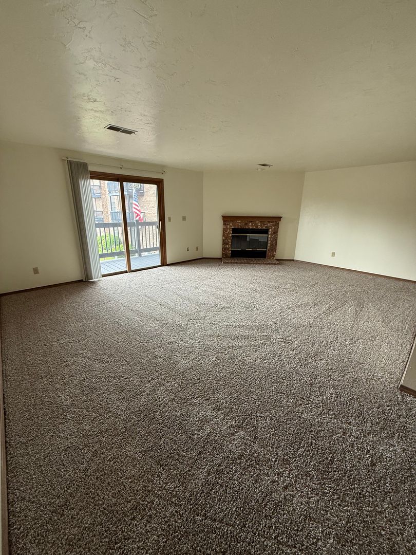 DePere Apartment: 1901 Ridgeway Dr