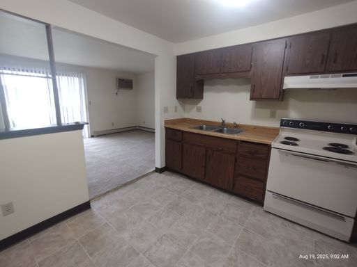 2BR/ 1BA, 794 sq ft- Private Balcony/ Patio, Heat included, Available NOW! 1st Month Free! – photo 1