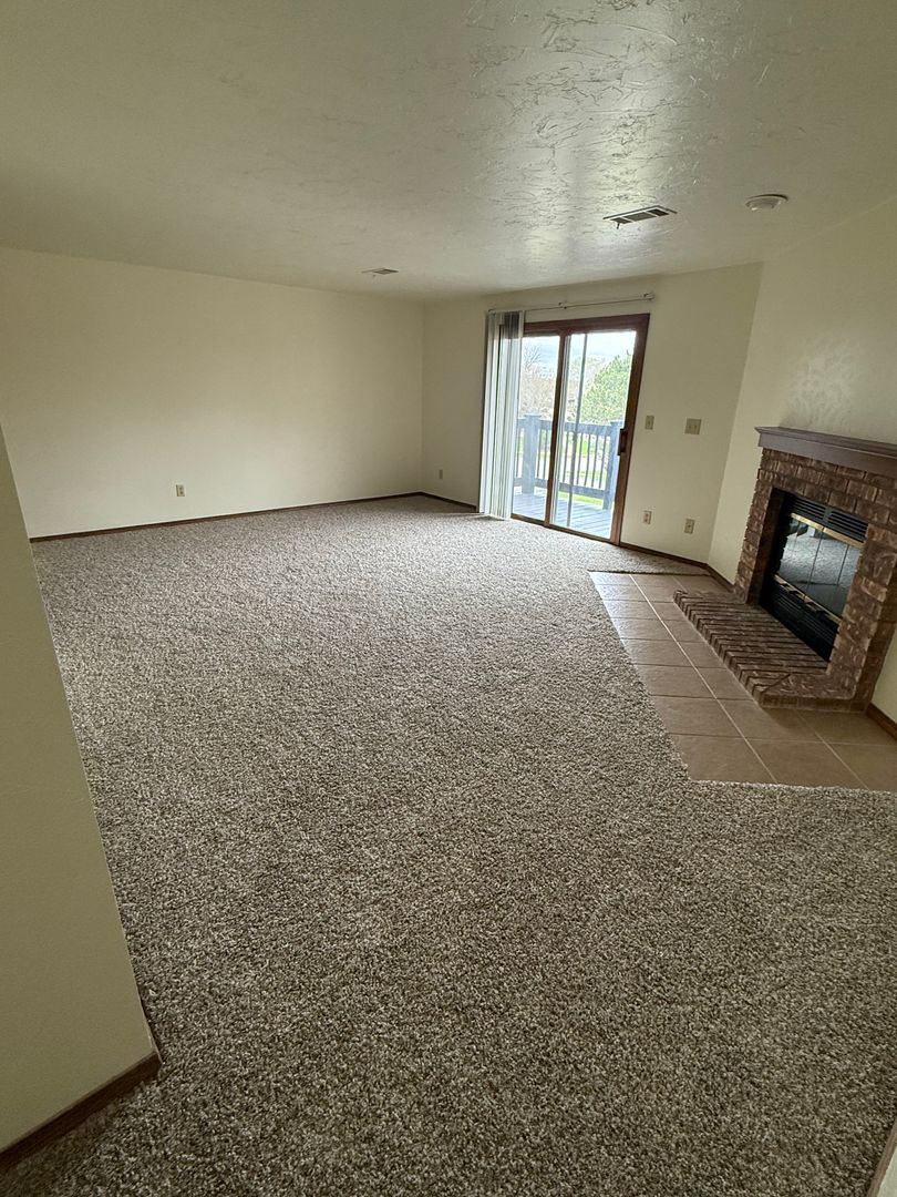 DePere Apartment: 1901 Ridgeway Dr