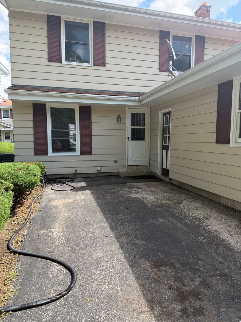Brookfield Apartment: 1345 Dover Place