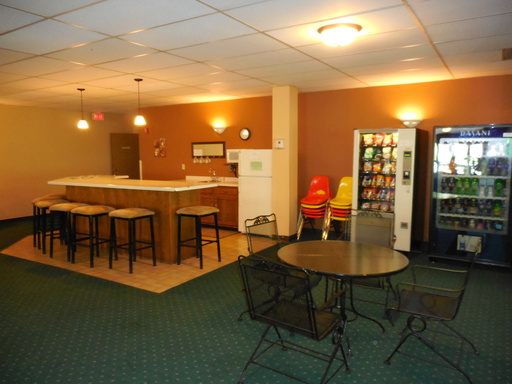 Second-Floor Spacious & Sunny 1 Bedroom – photo 1