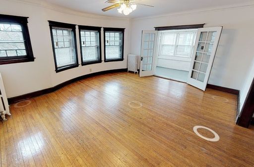 @@@@ Half Off 1st Month's Rent! Top-Floor 3-Bedroom-plus-DEN w/ SUN ROOM available ASAP, Sep – photo 1