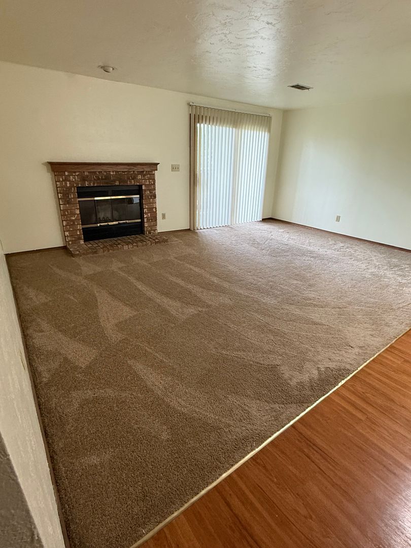 DePere Apartment: 1901 Ridgeway Dr