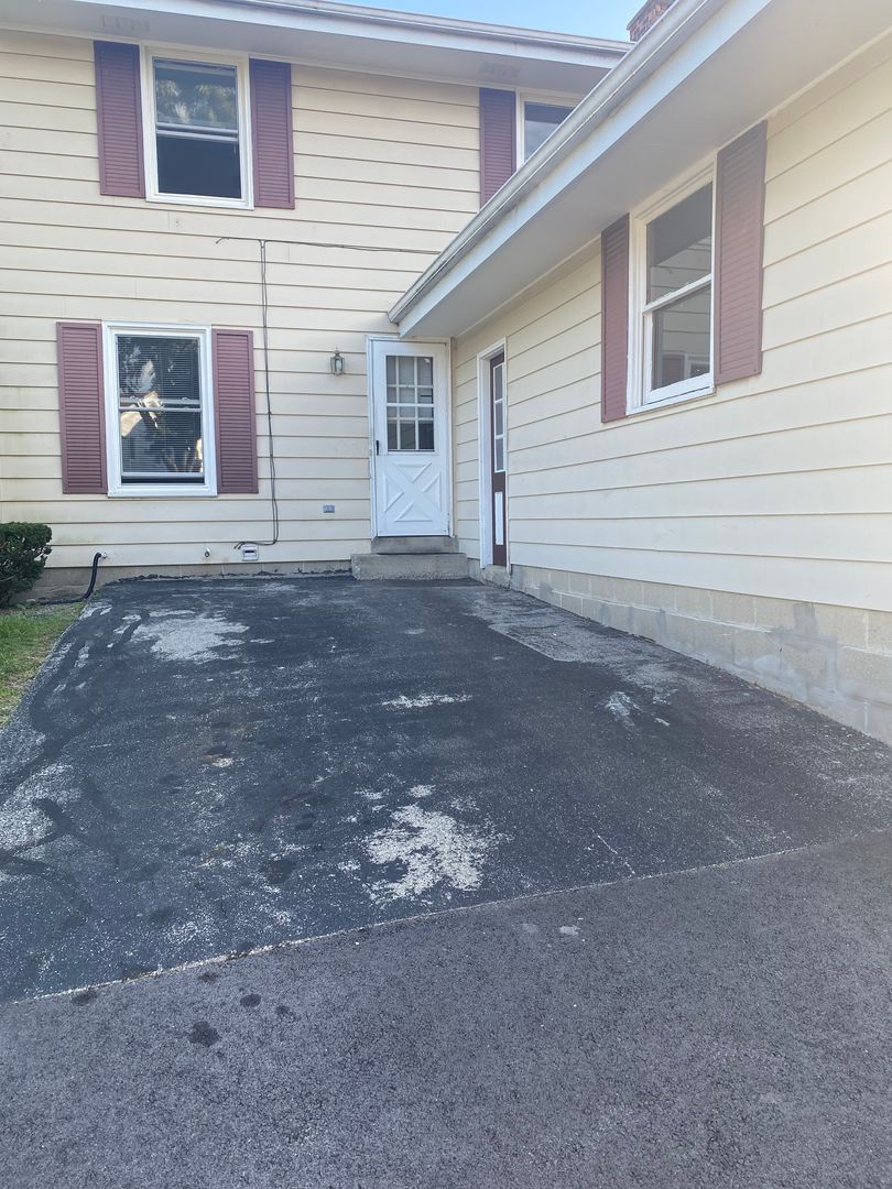 Brookfield Apartment: 1345 Dover Place