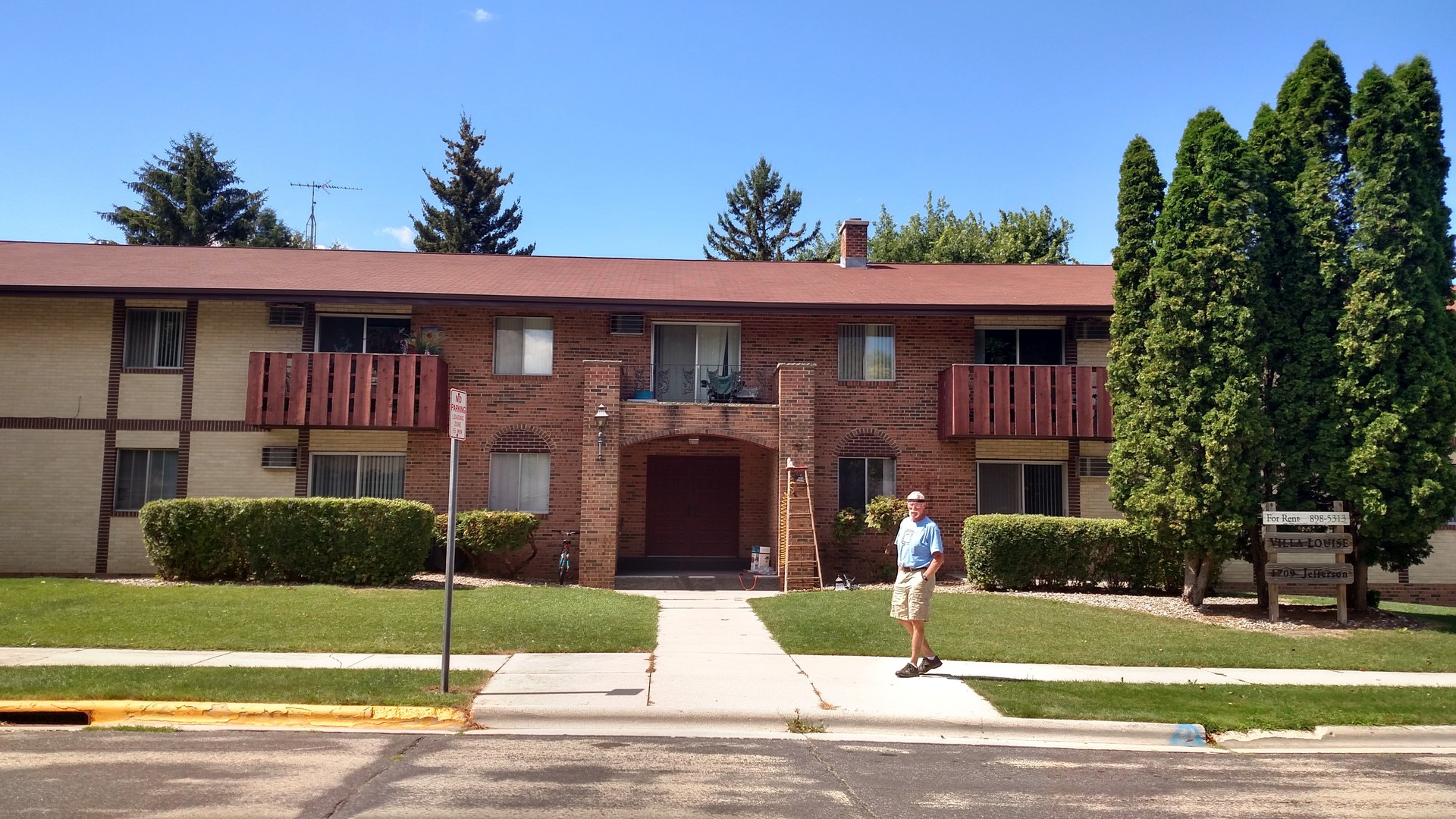 New Holstein Apartment: 1709 Jefferson St