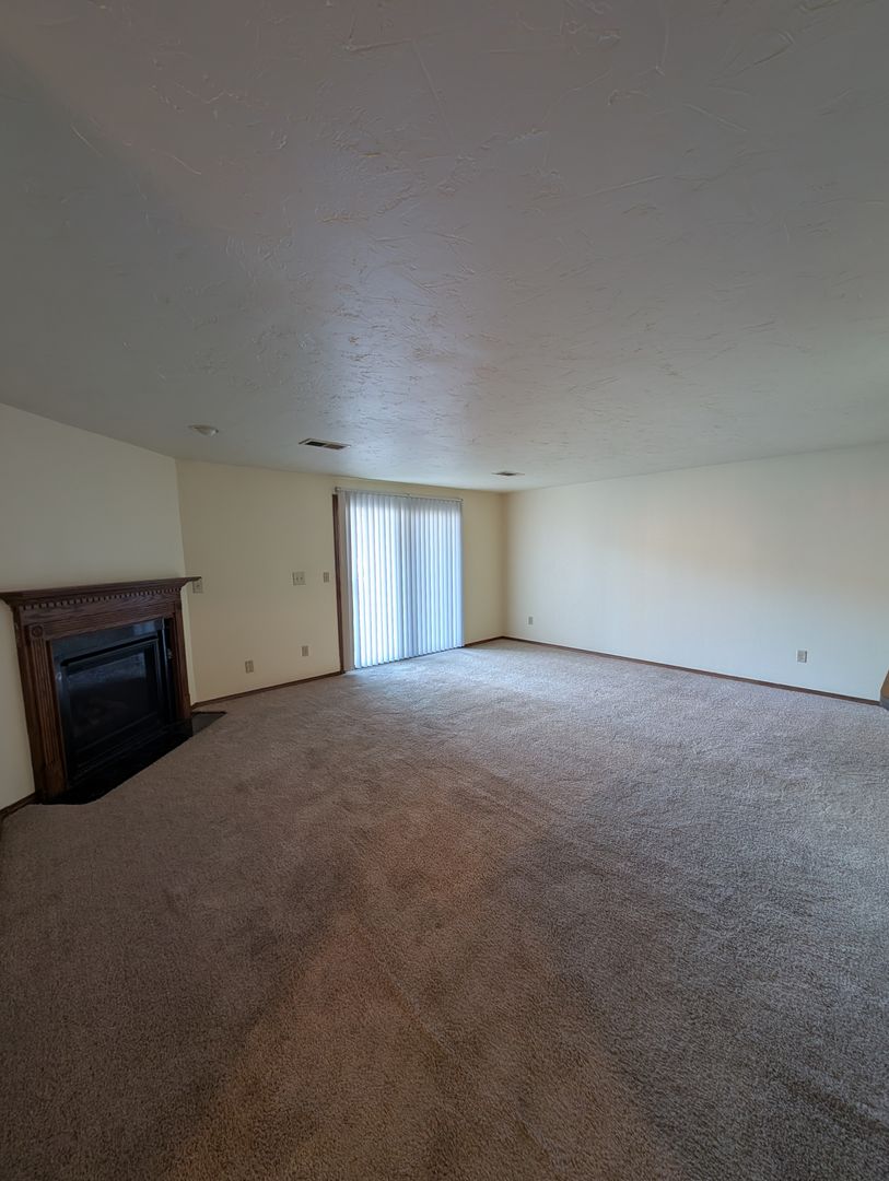 Green Bay Apartment: 2970 Mossy Oak Cir