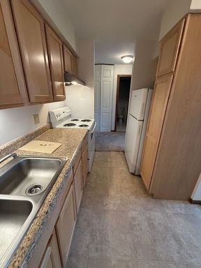 *** FIRST MONTH FREE RENT*** 1 BR Upper: Call Brian, the Property Manager for info & showings