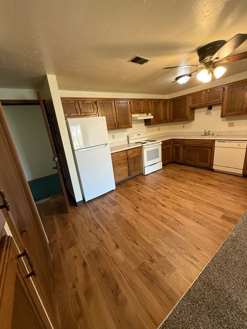 DePere Apartment: 1901 Ridgeway Dr