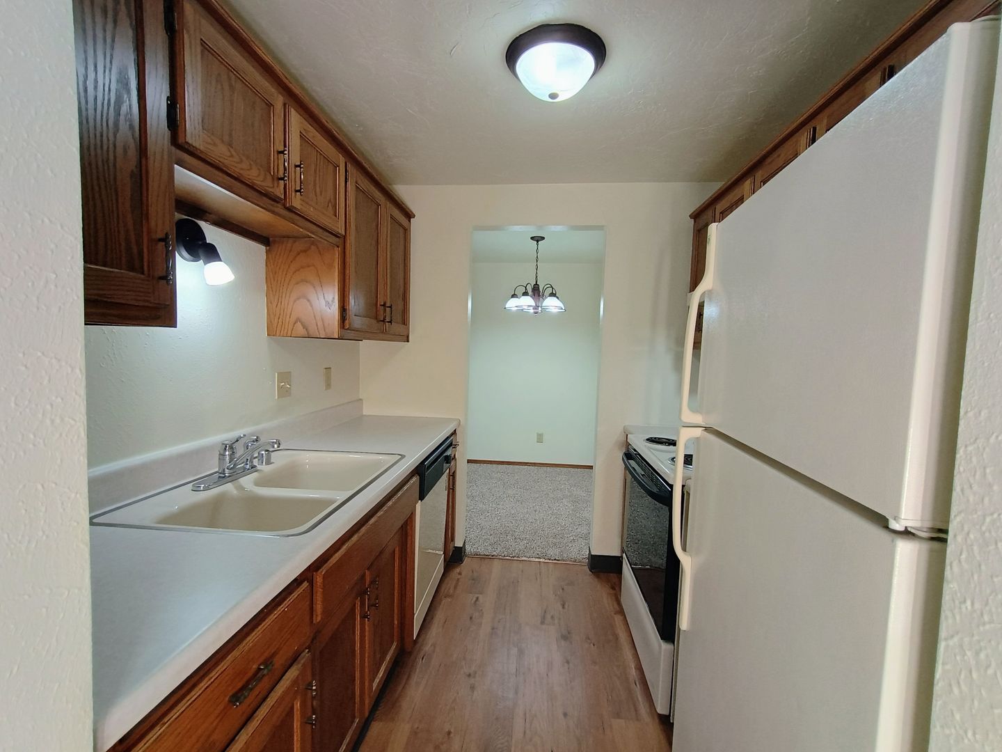 DePere Apartment: 1901 Ridgeway Dr