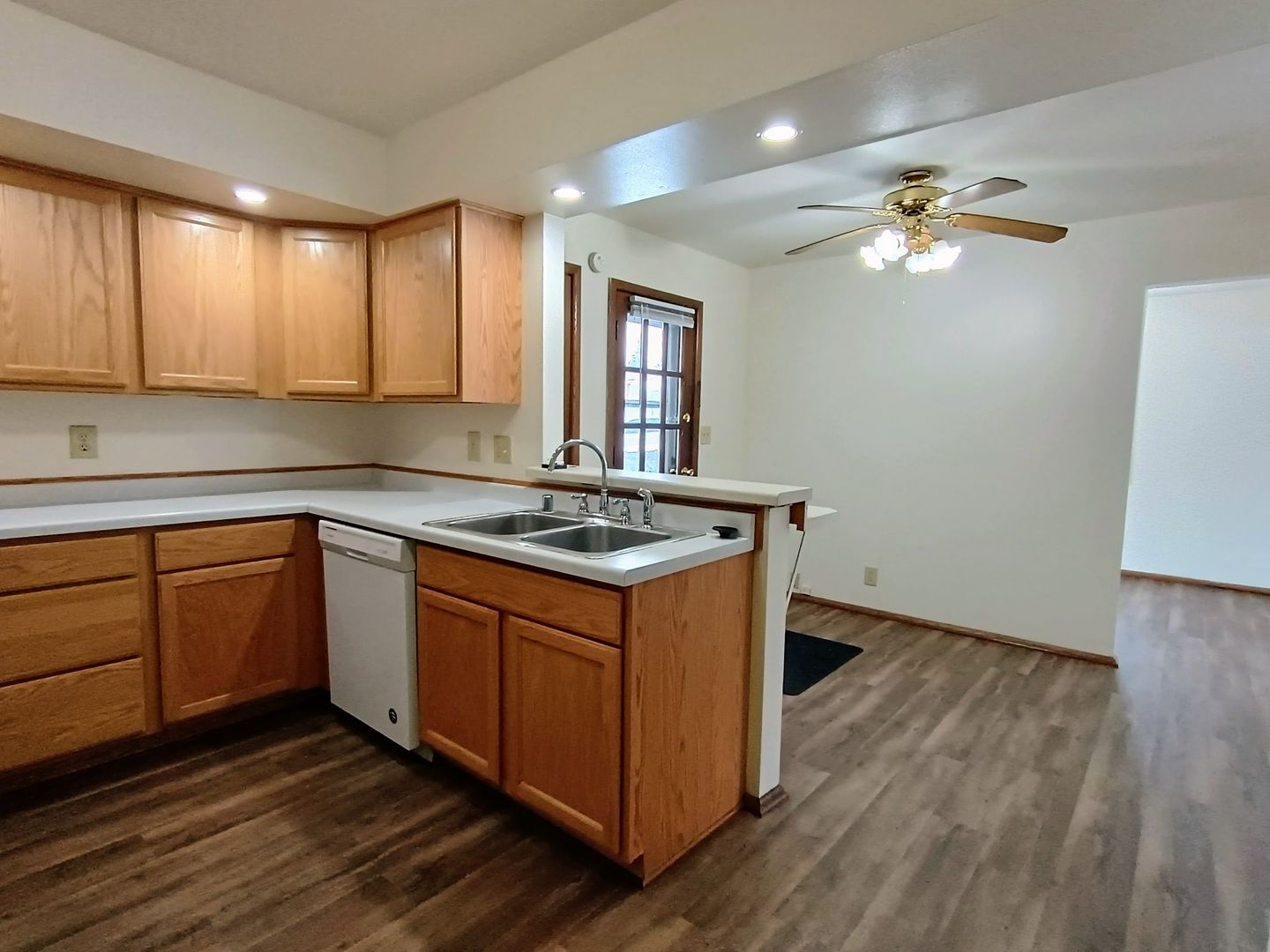 Brookfield Apartment: 1345 Dover Place