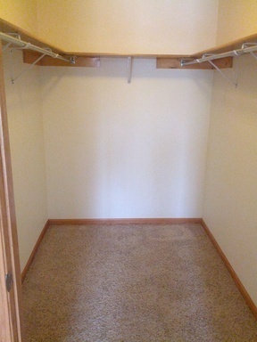 3rd Floor Spacious & Sunny 2 Bedroom – photo 1