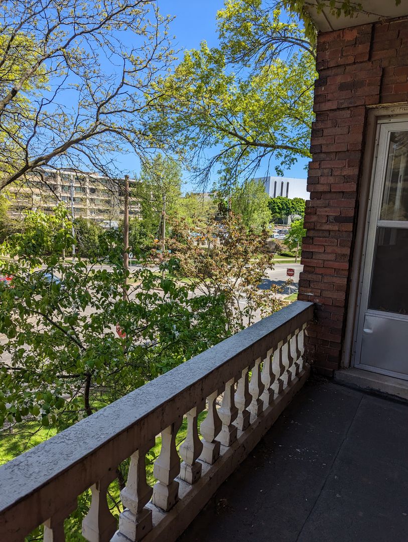 Milwaukee Apartment: 2511 N Prospect Ave