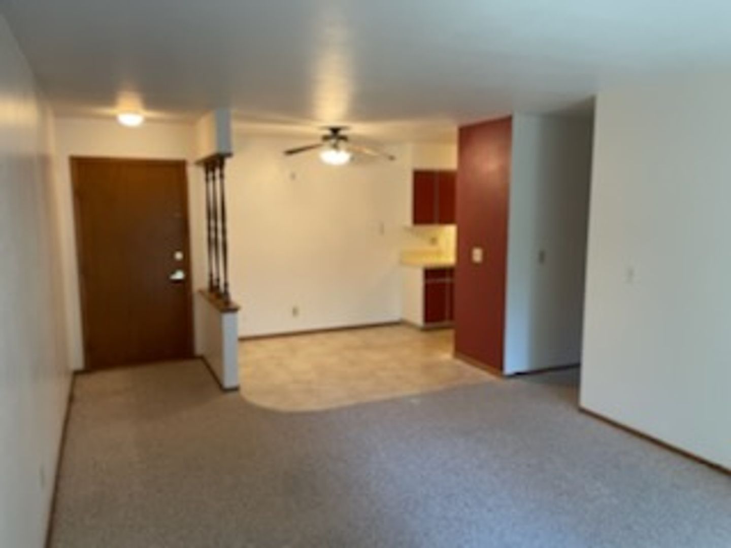 New Holstein Apartment: 1709 Jefferson St
