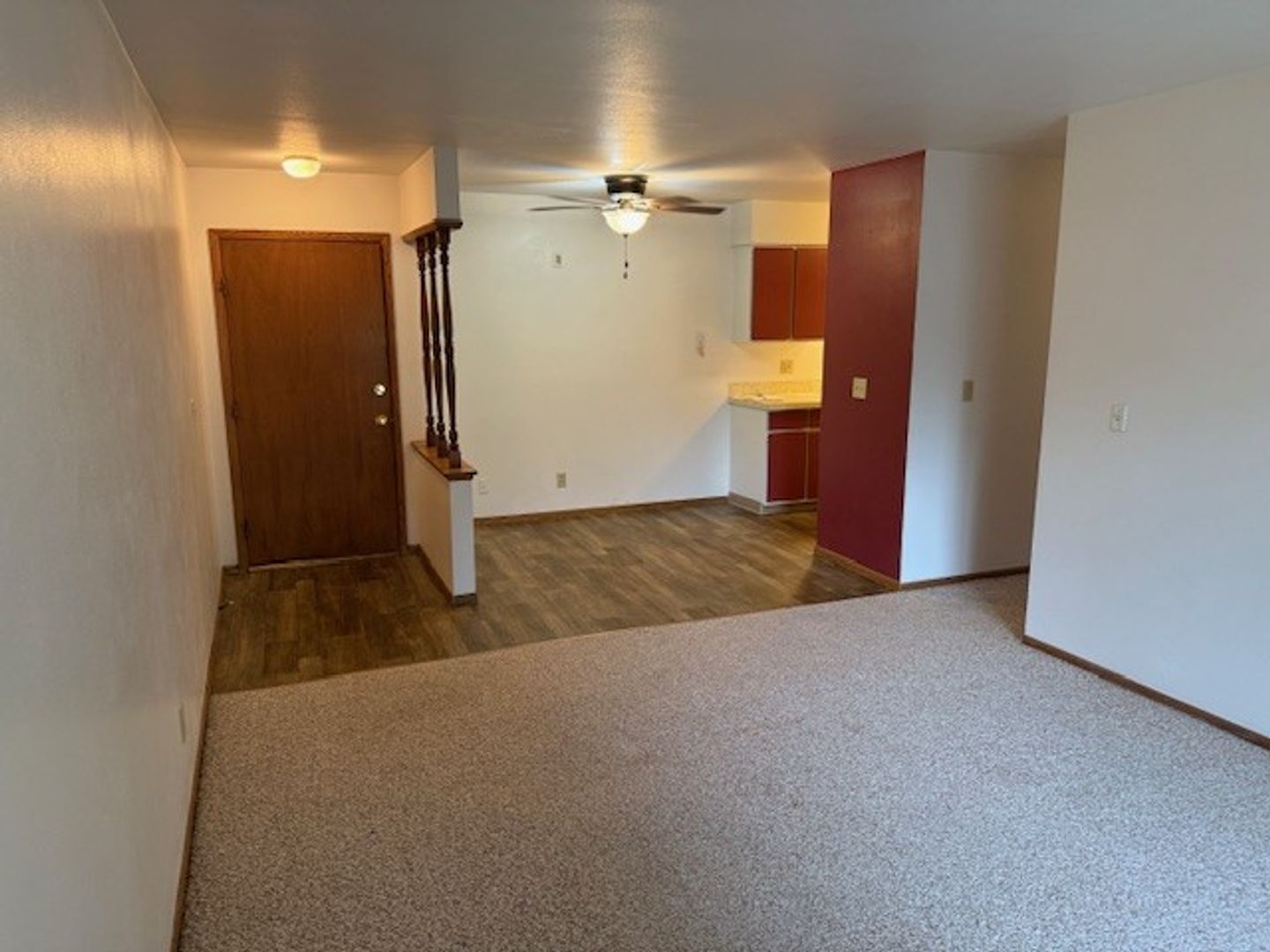 New Holstein Apartment: 1709 Jefferson St