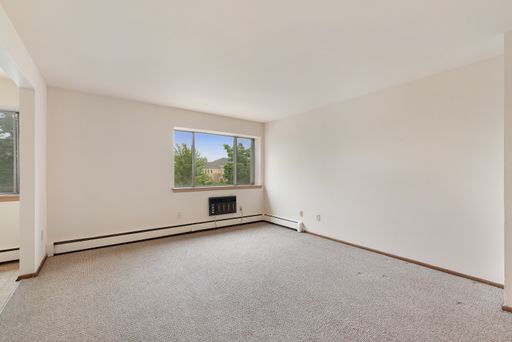 2 Bed 1 Bath Apartment Near Marquette University and Downtown MKE. HEAT, WATER, GAS, INTERNET INCLUDED – photo 1