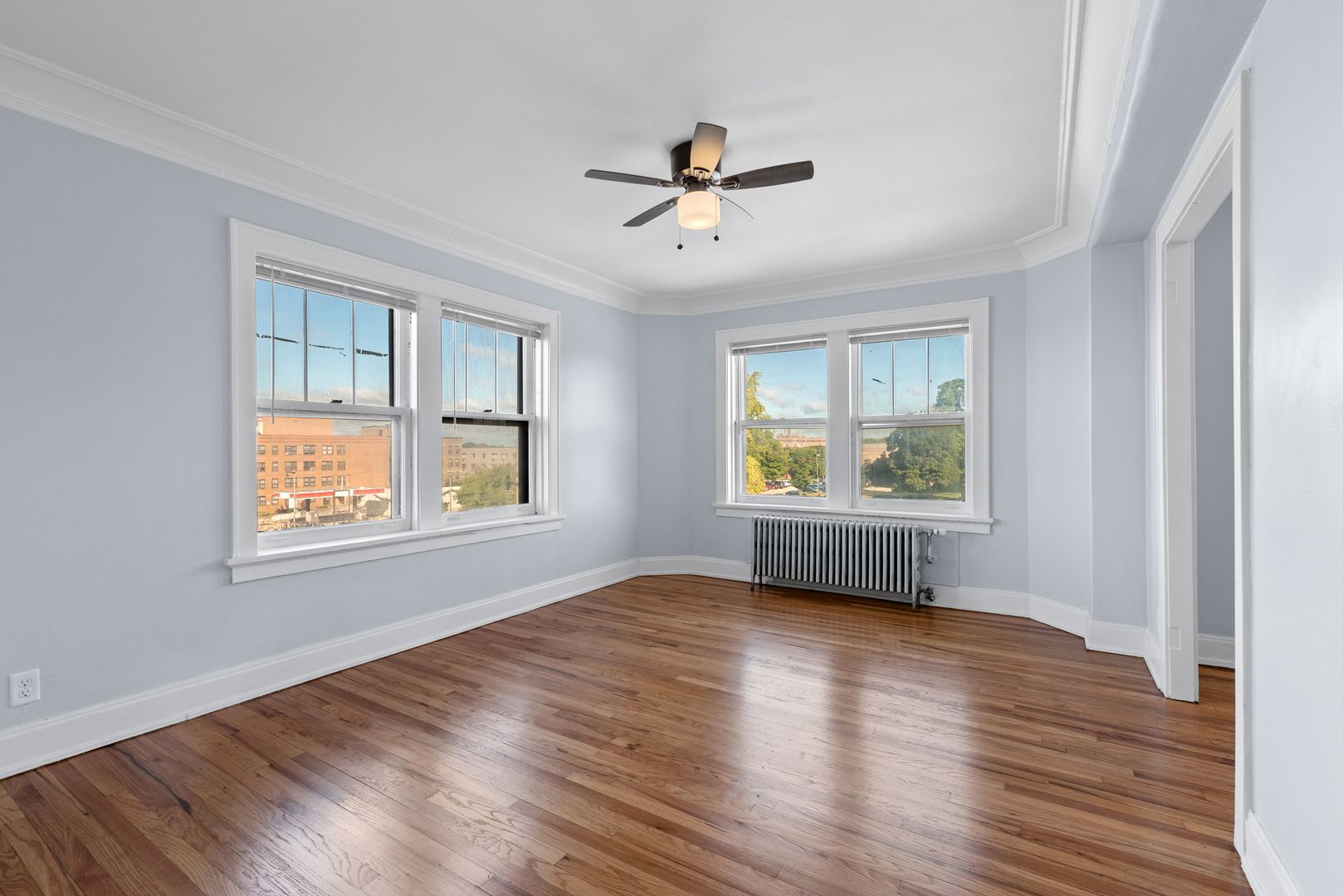 Milwaukee Apartment: 2435 West Wisconsin