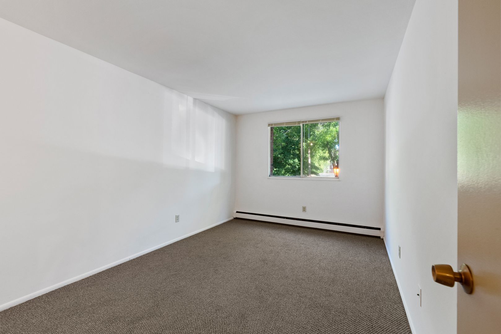Milwaukee Apartment: 2807 West Michigan