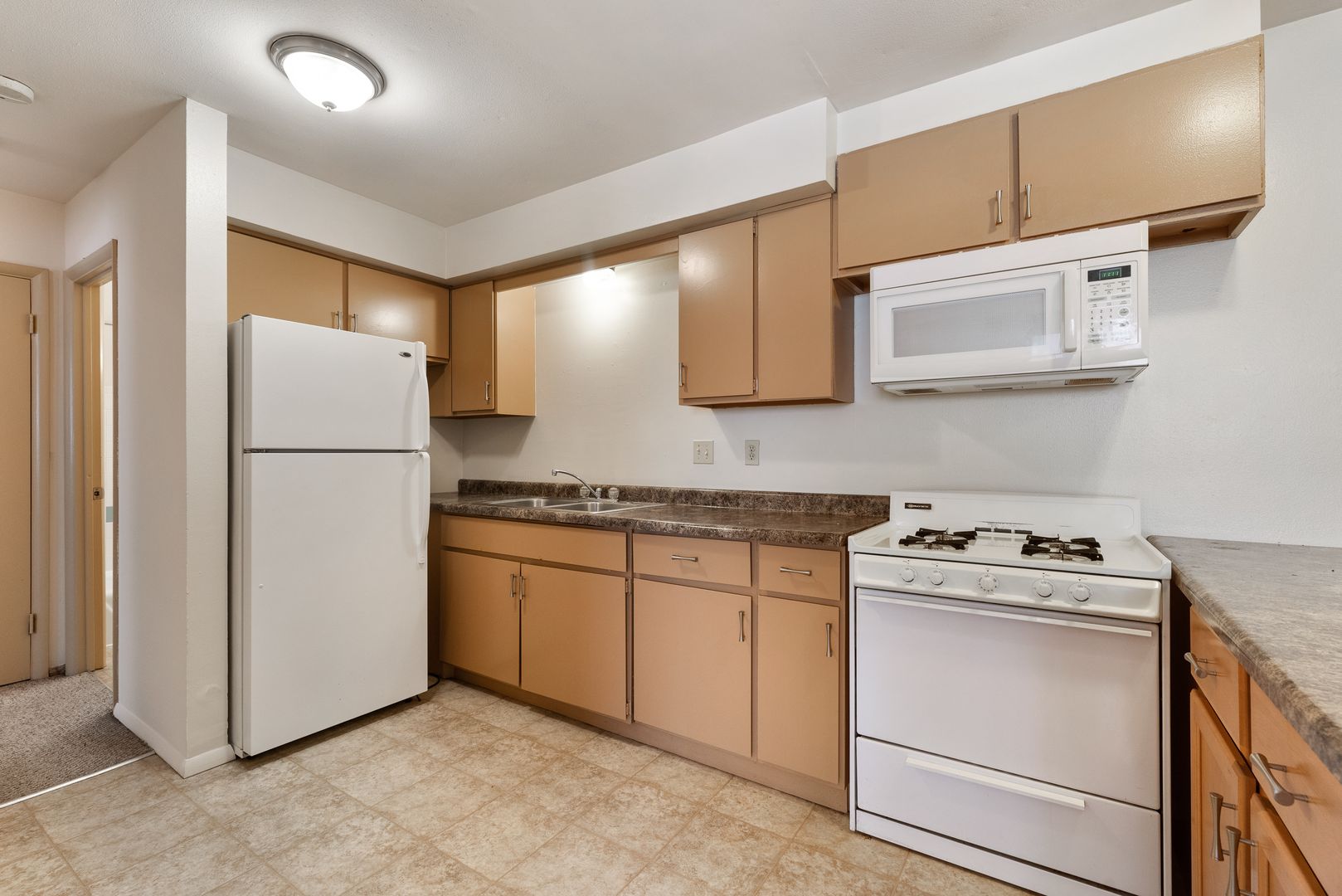 Milwaukee Apartment: 825 North 22nd