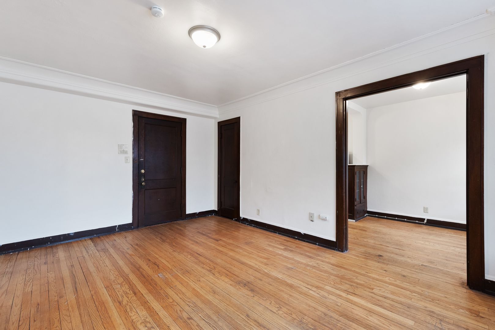 Milwaukee Apartment: 2435 West Wisconsin