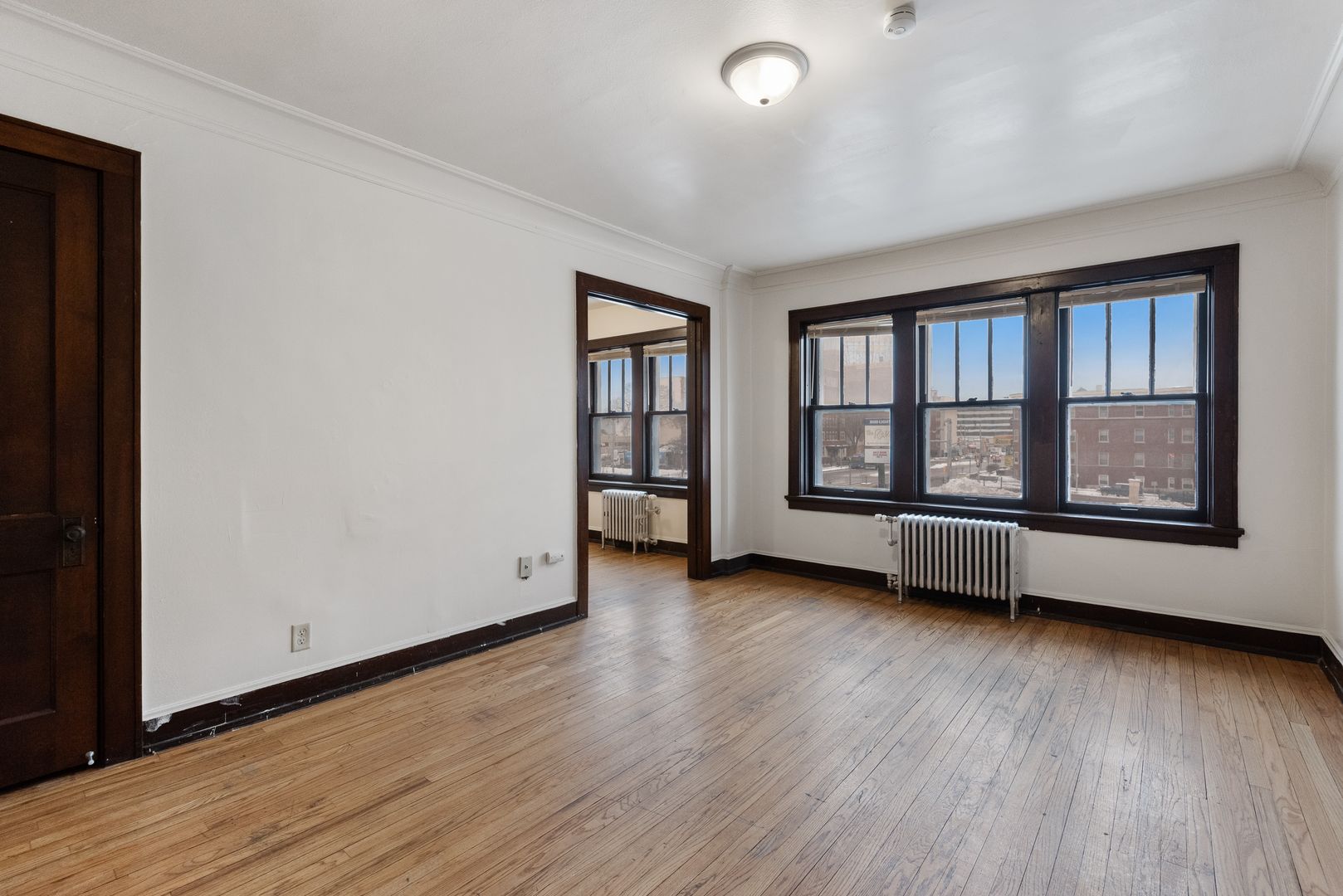 Milwaukee Apartment: 2435 West Wisconsin