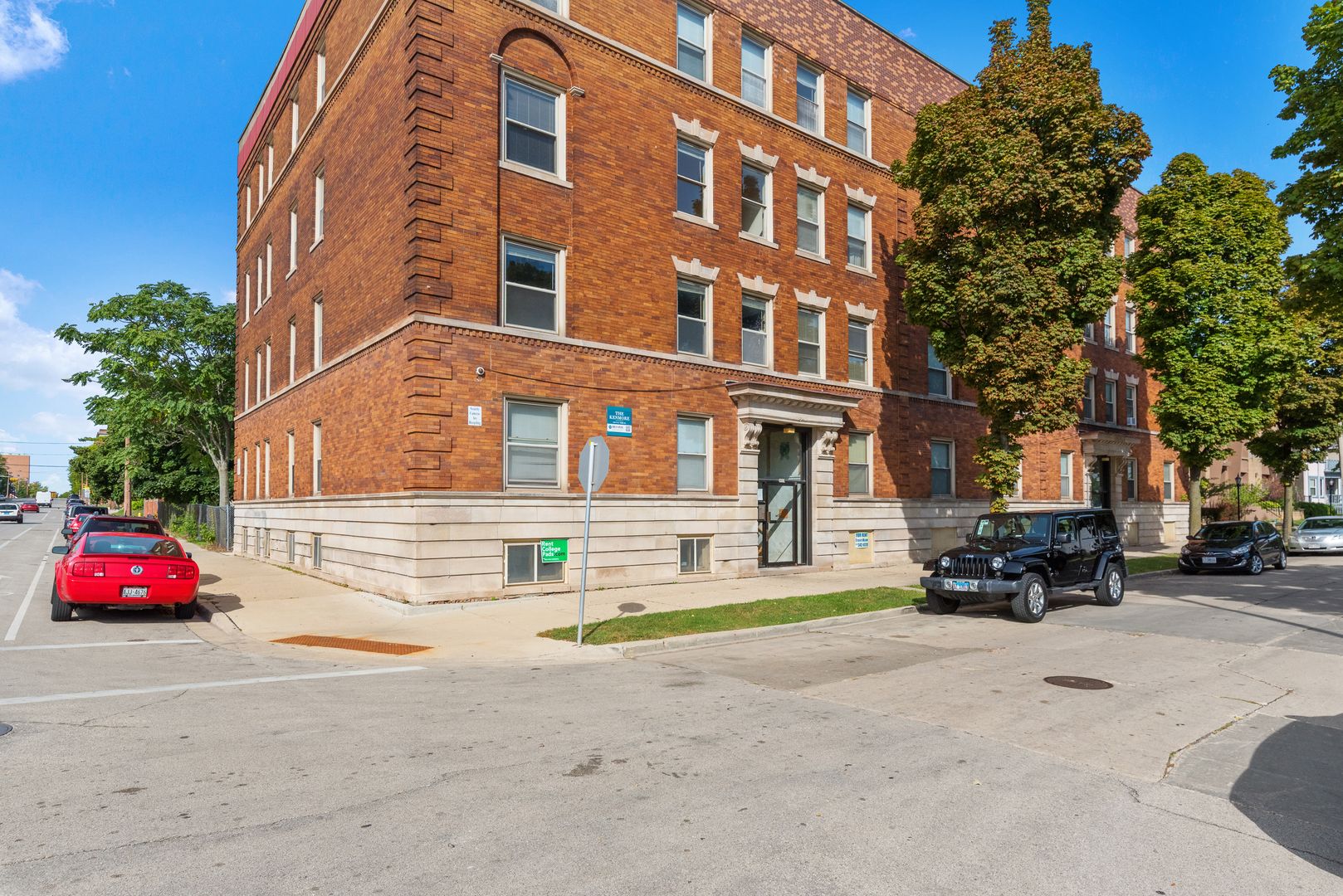 Milwaukee Apartment: 805-11 North 22nd