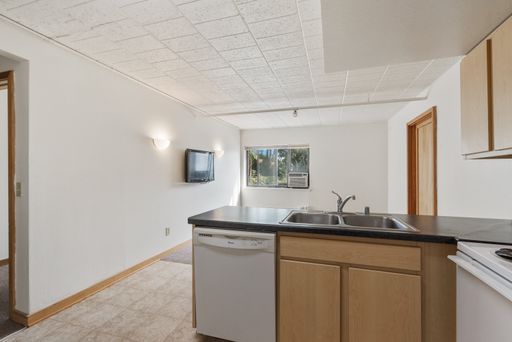 Rent Promo. 2 Bedroom Apartment - All Utilities and Internet INCLUDED Near Marquette University – photo 1