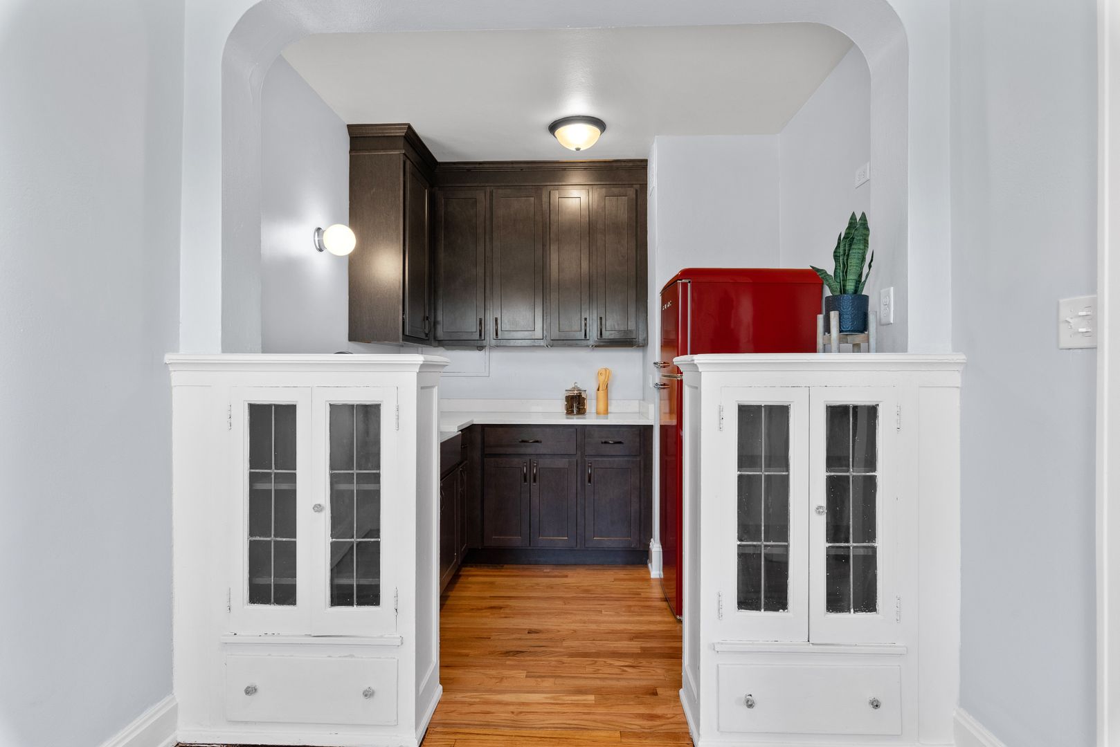 Milwaukee Apartment: 2435 West Wisconsin