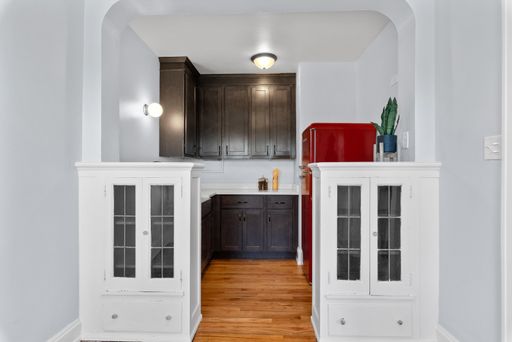 Rent Promo. Renovated Studio Apartments Located Near Marquette And Downtown MKE - Updated Kitchen, Refinished Hardwood Floors, Modern Farmhouse Sink – photo 1