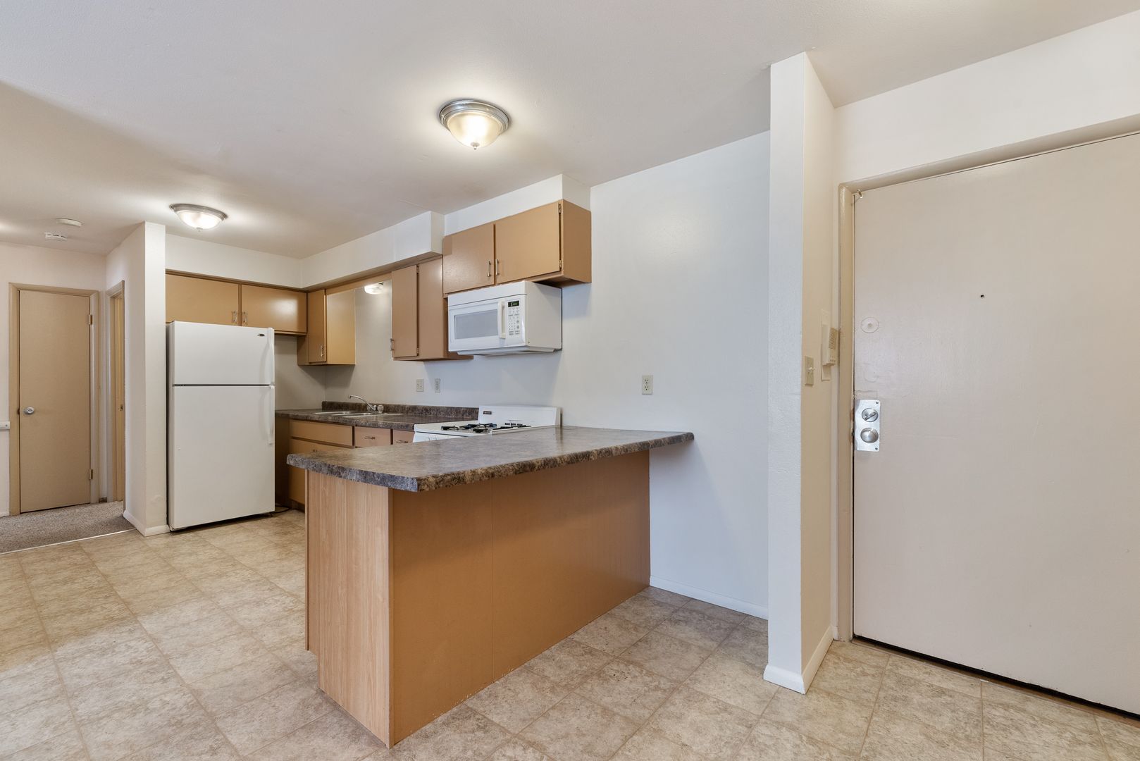 Milwaukee Apartment: 825 North 22nd