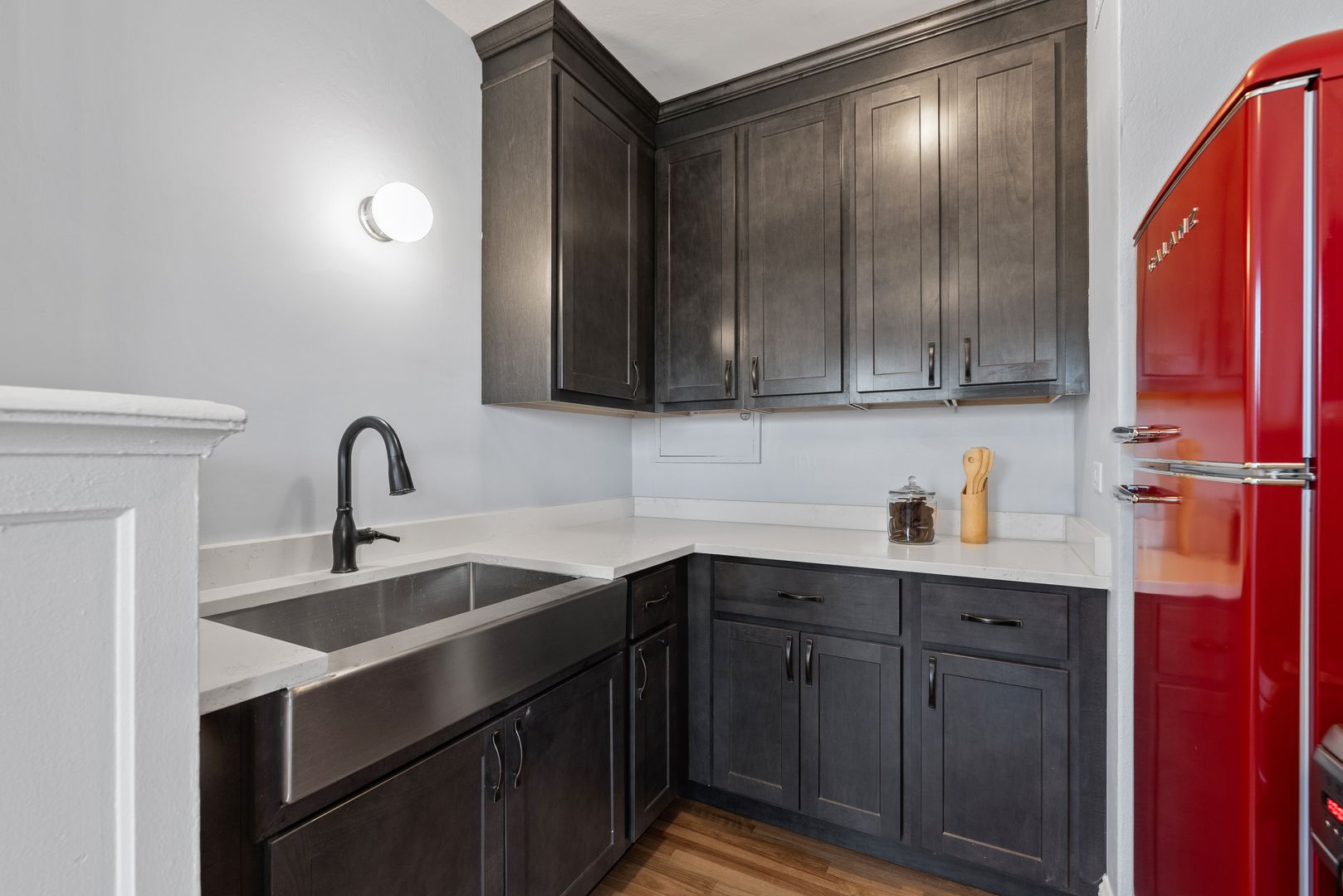 Milwaukee Apartment: 2435 West Wisconsin