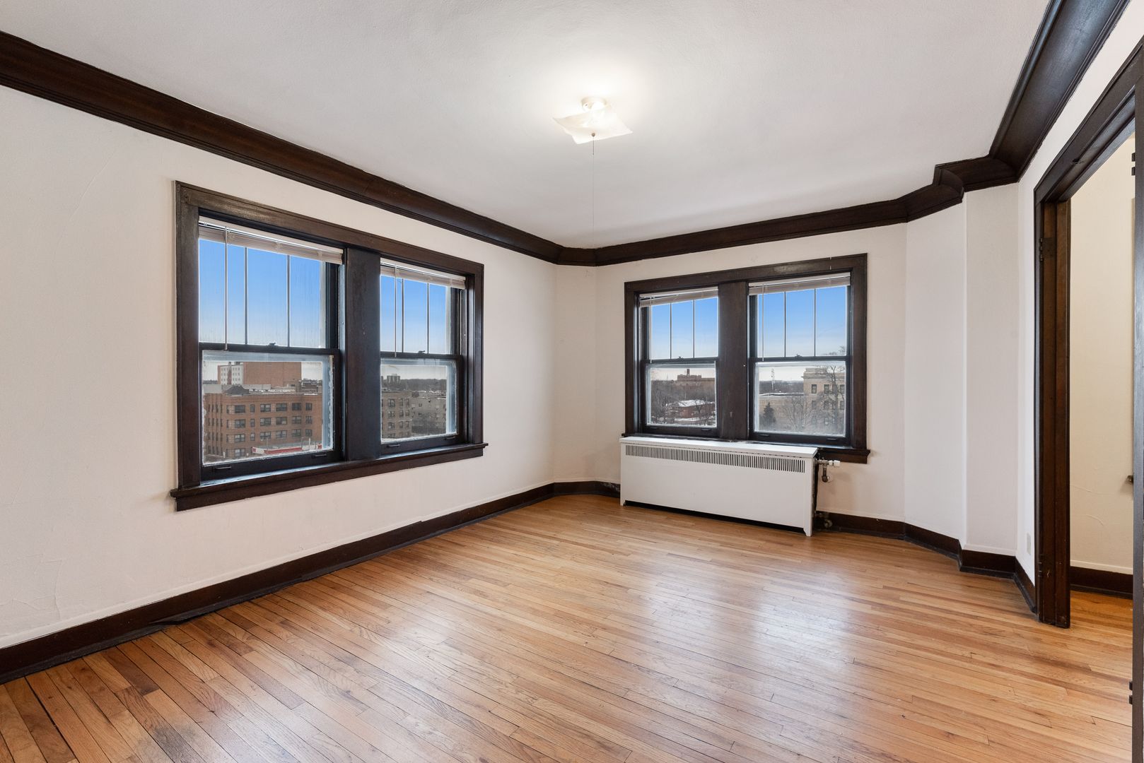 Milwaukee Apartment: 2435 West Wisconsin