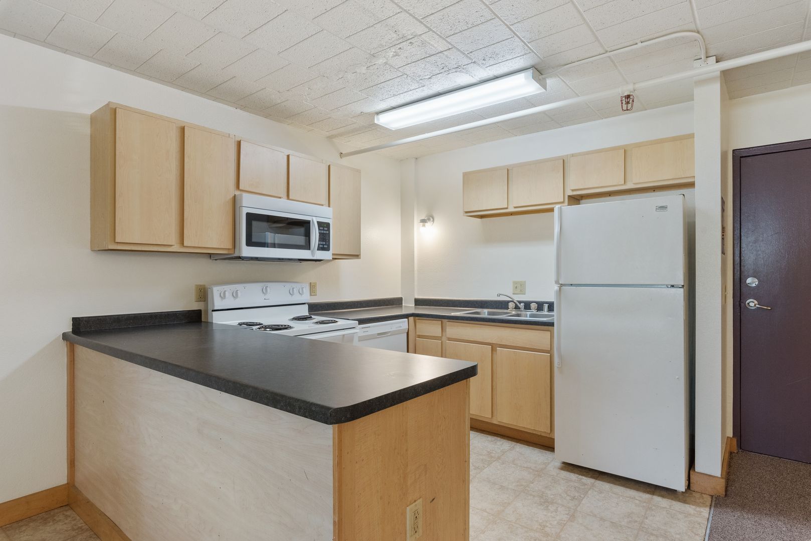 Milwaukee Apartment: 2125 West Kilbourn