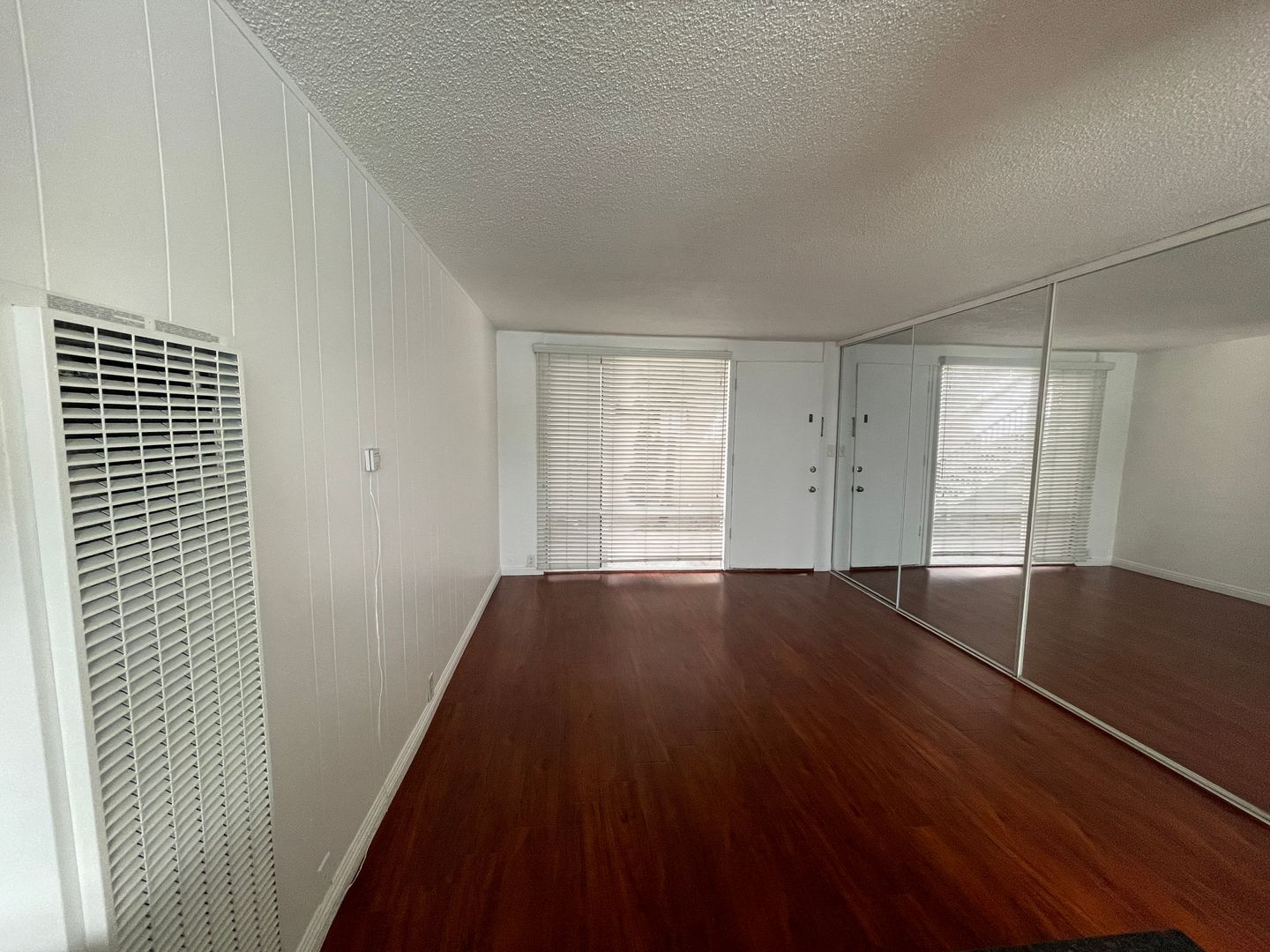 Long Beach Apartment: 231 Belmont Ave., #1-27