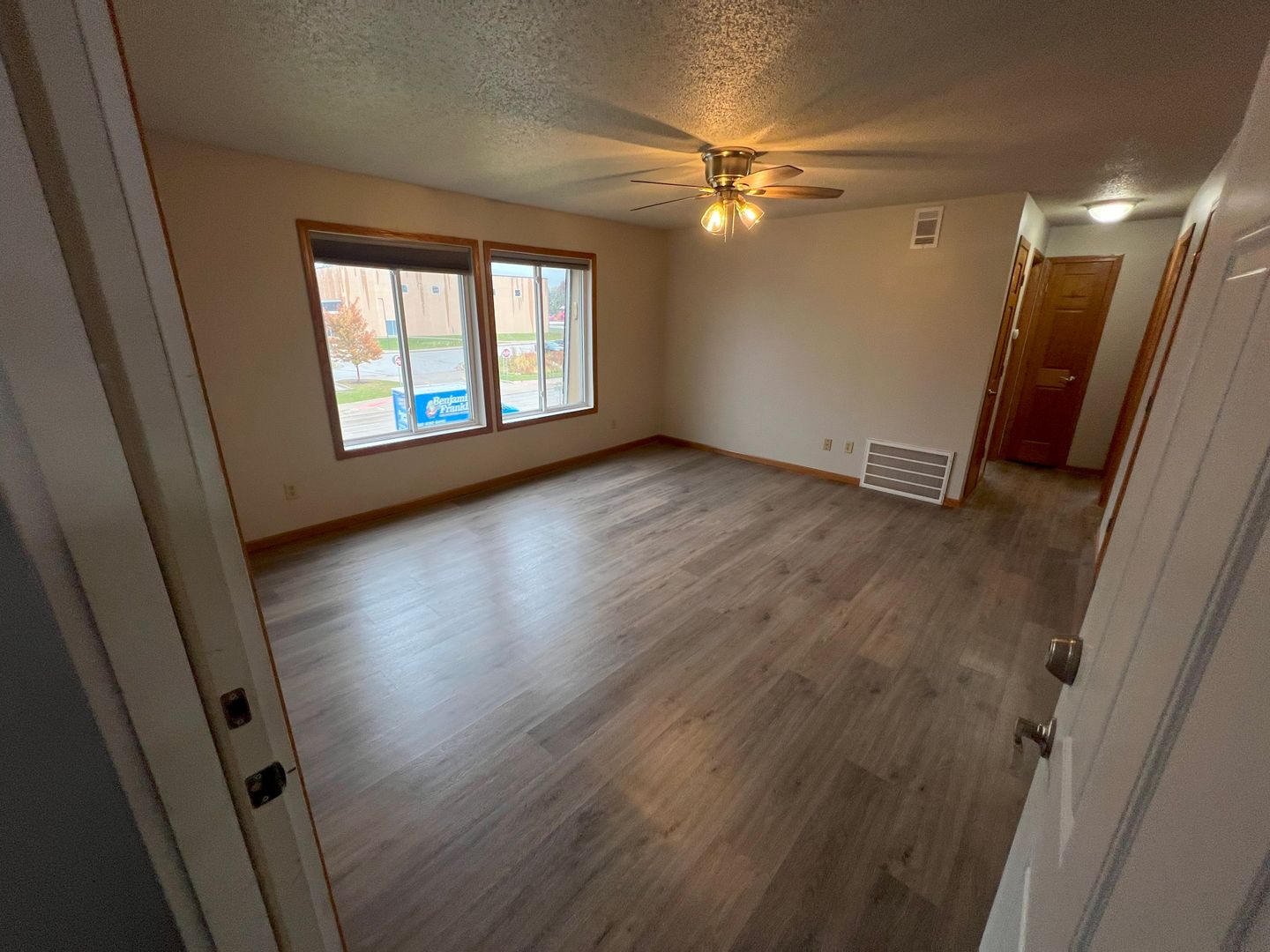 Ames Apartment: 1231 North Dakota #11